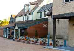 9 Foodie Favorites in Williamsburg - my favorite restaurants, winery & brewery from my recent trip to this sweet southern city that has more to offer than just the colonial center