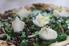 Bills Sydney in Waikiki - a must visit restaurant! |  Delicious Bianco pizza | #hawaii #waikiki #restaurant #food #yum #travel