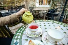 One of my favorite blogs, Aspiring Kennedy, starts a series on her neighborhood, Notting Hill, in London - check out this adorable pick, Book & Kitchen!