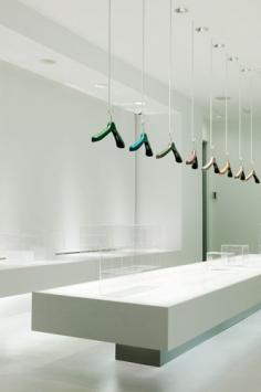 ♂ Minimalist commercial space design interior TONERICO:INC.