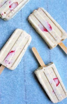 STRAWBERRY SHORTCAKE POPS