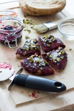 breakfast pita pizza (vegan)