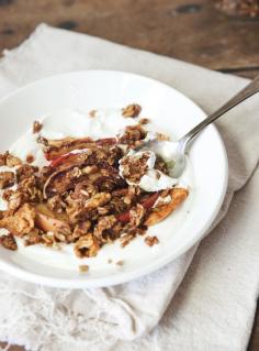 apple spiced granola breakfast bowl