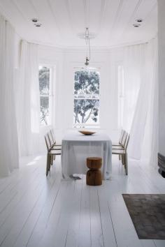 Harbour Edge House by Fearon Hay Architects // Auckland, NZ | www.yellowtrace.c...