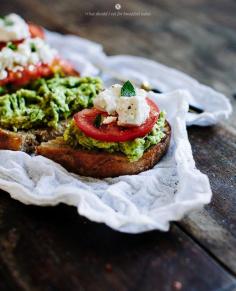 Avocado toast with goat cheese and tomato  / Marta Greber