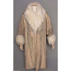 
                        
                            Augusta Auctions  Clever coat. until you see the hands coming from the cuffs. hands without a head? creepy.
                        
                    