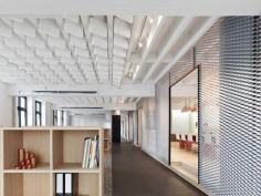 
                        
                            Movet Office Loft by Alexander Fehreer | www.yellowtrace.c...
                        
                    