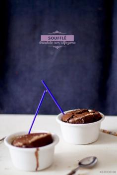 Soufflé de chocolate com alfazema