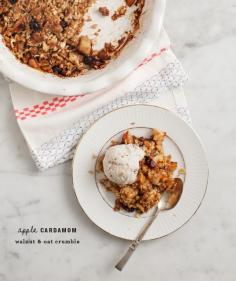 apple cardamom oat crumble