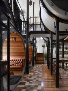 
                    
                        Prahran Hotel à Melbourne par Techne Architects
                    
                
