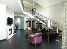 
                        
                            Black floors are trending now
                        
                    