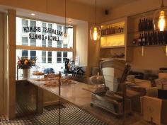 
                    
                        Restaurant La Petite Table à Paris
                    
                