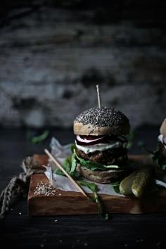 
                    
                        The burger - Pratos e Travessas | Mónica Pinto
                    
                