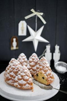 
                    
                        Almond, chocolate and cinnamon bundt cake//
                    
                