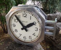 
                    
                        French station clock
                    
                