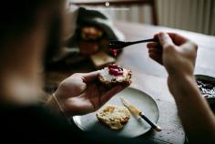 Apple and cranberries scones / Marta Greber