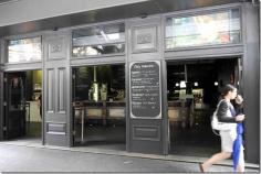 
                        
                            Customs House Bar, Sydney
                        
                    