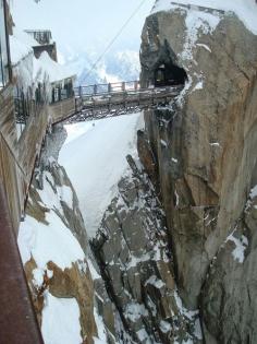 
                    
                        Needle that pierces the clouds - Aiguille du Midi niceartlife.com/...
                    
                