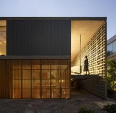 
                    
                        B+B House / Studio MK27+ Galeria Arquitetos
                    
                