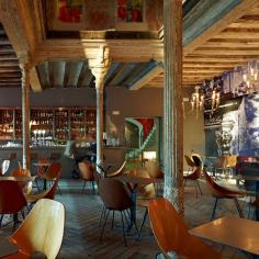 
                    
                        Ocaña — Plaça Reial, Barcelona
                    
                