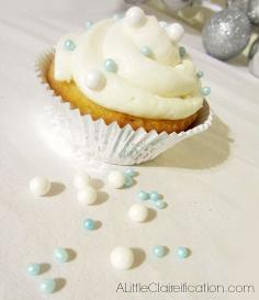 
                    
                        Delicious Champagne Cupcakes filled w/ Champagne Pastry Cream - perfect for New Year's Eve!! by ALittleClaireific... #Holidays #recipes #NewYears
                    
                