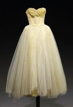 
                    
                        vintagegal | Off-white strapless layered chiffon gown worn by Elizabeth Taylor in " A place in the Sun" (1951) | Designed by the legendary Edith Head.
                    
                