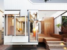 
                    
                        บ้านหลังเดิมที่เราอาจคุ้นเคยมานาน แต่ด้วยยุคสมัยที่เปลี่ยนไป เลยเป็นจุดเริ่มต้นและแรงบันดาลใจของการแปลงโฉมบ้านหลังนี้
                    
                