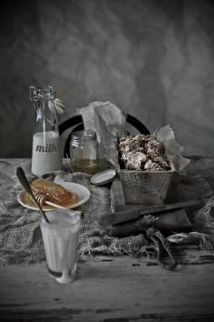 
                    
                        Pratos e Travessas: Pão de sorgo e trigo integral com nozes pecan e alperces secos # Sorghum and whole wheat bread with pecans and dried apricots | Food, photography and stories
                    
                