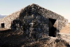 
                    
                        Santi Albanese, Gaetano Gulino — Cantina alle pendici dell'Etna
                    
                