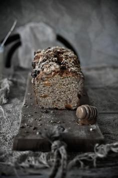 
                    
                        Pratos e Travessas: Pão de sorgo e trigo integral com nozes pecan e alperces secos # Sorghum and whole wheat bread with pecans and dried apricots | Food, photography and stories
                    
                