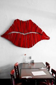 Red lips from recycled pallets in pallets 2  with wall pallet lips Art Nice idea for any shape