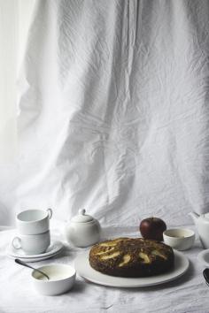 
                    
                        Apple & Pine Nut Cake | Migalha Doce
                    
                