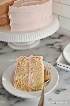 
                    
                        33 Shades of Green: Pink Prosecco Cake
                    
                