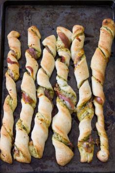 
                    
                        prosciutto pesto pizza twists
                    
                