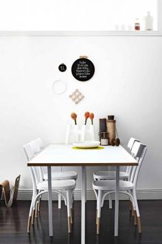 
                    
                        Home tour on insideout.com.au - this cottage belongs to former Inside Out creative director, Tracy Lines. Styling by Lara Hutton. Photography by Sharyn Cairns.
                    
                