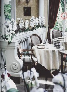 
                    
                        KEI5 r u e C o q H é r o n 7 5 0 0 1 P a r i s – t. 01 42 33 14 74 After his first experience with French cuisine in Japan, chef Kei Kobayashi moved to France to explore the French provinces and to learn more about »
                    
                