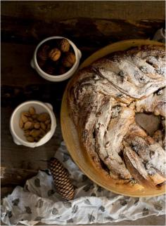 
                    
                        CRANBERRIES, RAISINS AND PORT WINE CROWN
                    
                