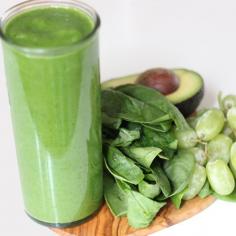 
                    
                        Celebrity Slim-Down Secret: The Sweet Spinach Smoothie for breakfast!
                    
                