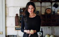 
                    
                        After leaving Paris for rural France, Mimi Thorisson started a   food blog, Manger. Three years, one cookbook and a 'viral' cake recipe   later, she explains how life has changed
                    
                