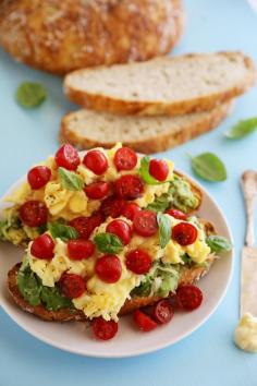 
                    
                        Scrambled Egg Caprese Avocado Toast - Hearty, healthy and full of fresh flavors! Thecomfortofcooki...
                    
                