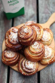 
                    
                        vanilla and cardamom sugar buns
                    
                