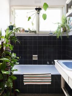 
                    
                        The Geelong home of designer / maker Andrea Shaw of Stampel and her partner Duncan Russell-Smith, a furniture maker. Photo – Eve Wilson. Production – Lucy Feagins on thedesignfiles.net.
                    
                