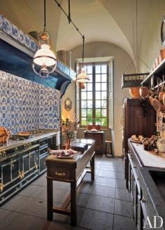 
                    
                        10 Beautiful and Unusual Kitchens — Architectural Digest
                    
                