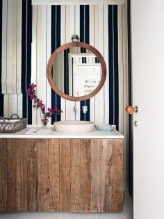 
                    
                        Madera y piedra - AD España, © Montse Garriga
                    
                