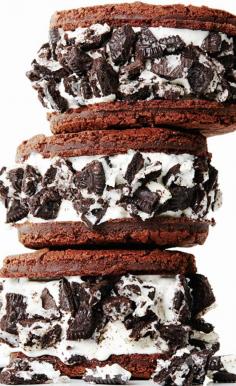 homemade oreo ice cream sandwiches. #BiteMeMore #oreos #chocolate