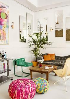 
                    
                        Un cubo de pintura - AD España, © Manolo Yllera
                    
                