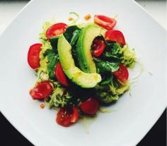 
                    
                        (RECIPE) Zucchini Pasta with Creamy Avocado Pesto – Sakara Life
                    
                