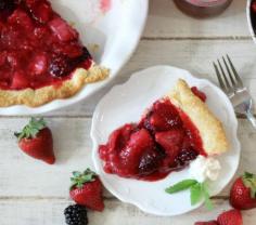 
                    
                        Moscato Mixed Berry Pie
                    
                