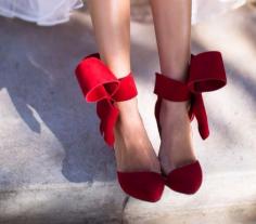 
                    
                        ♫ La-la-la Bonne vie ♪
                    
                