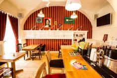 
                    
                        Alt Club – Exclusive IT Club in Romania Occupying a Historic Building in Timisoara - freshome.com/...
                    
                